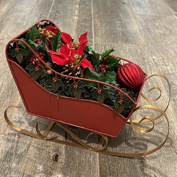 Vintage Christmas Santa sled with holly siding - Picture 2 of 14